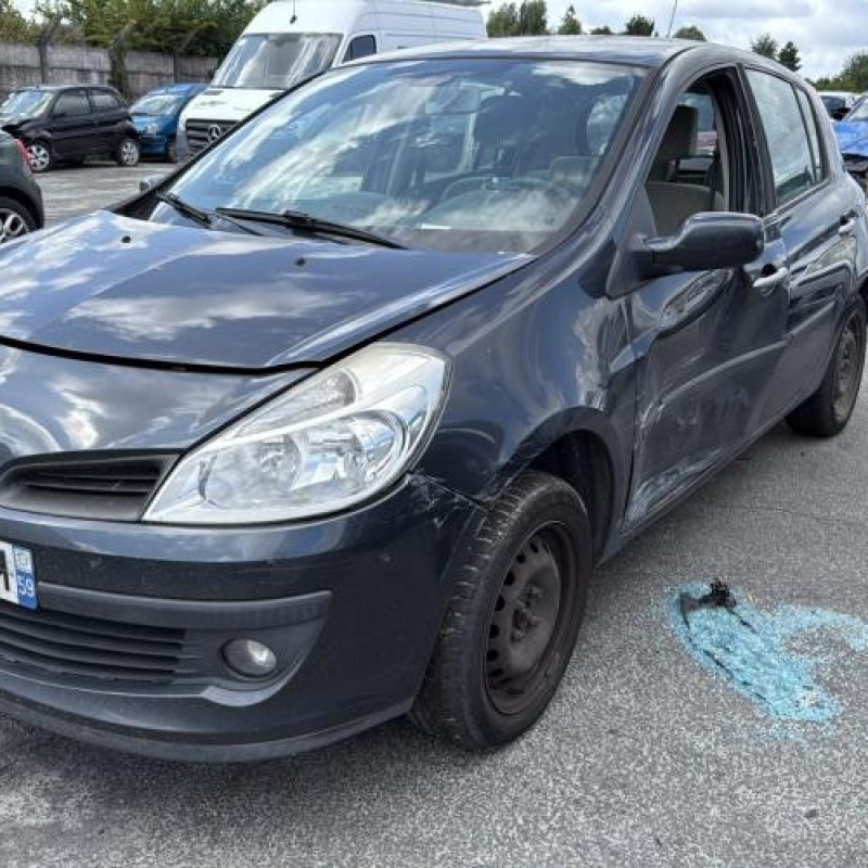 Pare boue avant droit RENAULT CLIO 3 Photo n°8