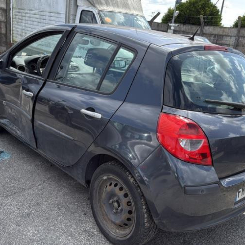 Pare boue avant droit RENAULT CLIO 3 Photo n°11