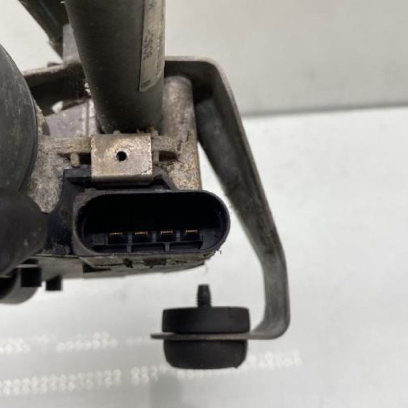 Moteur essuie glace avant gauche VOLKSWAGEN TOURAN 1 Photo n°3