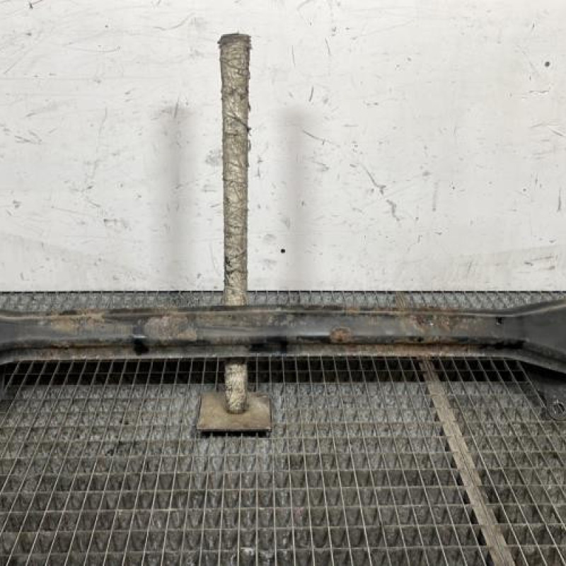 Renfort pare choc arriere (traverse) FORD FIESTA 6 Photo n°1