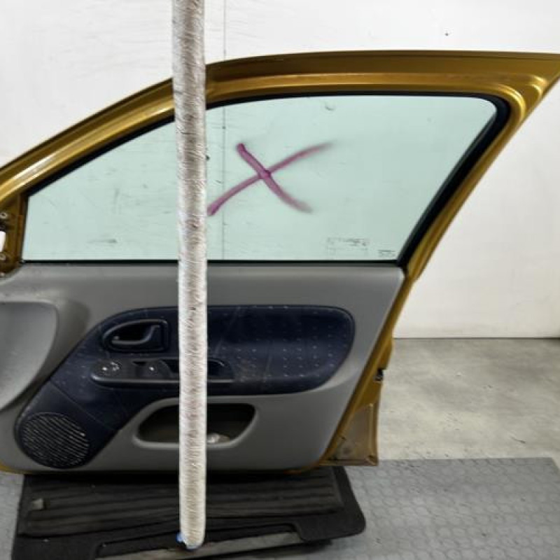 Porte avant droit RENAULT CLIO 2 Photo n°7