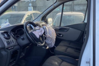 Poignee porte avant gauche RENAULT TRAFIC 3 COURT