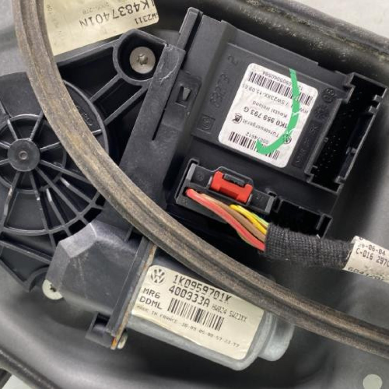 Leve vitre electrique avant gauche VOLKSWAGEN GOLF 5 Photo n°5