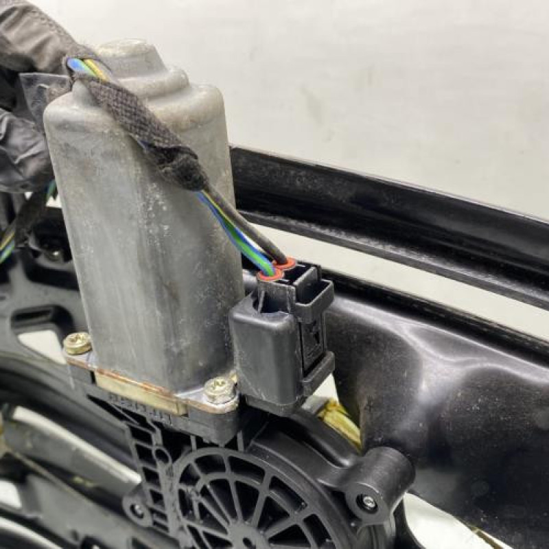 Leve vitre electrique arriere gauche BMW SERIE 3 E46 Photo n°4