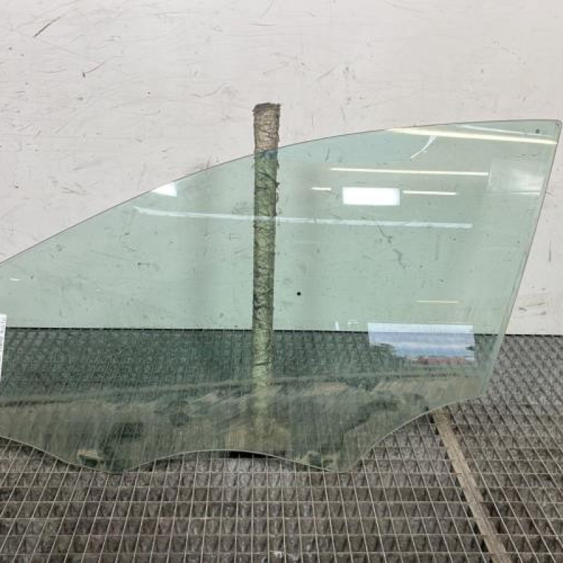 Vitre avant gauche MERCEDES CLASSE A 176 Photo n°1