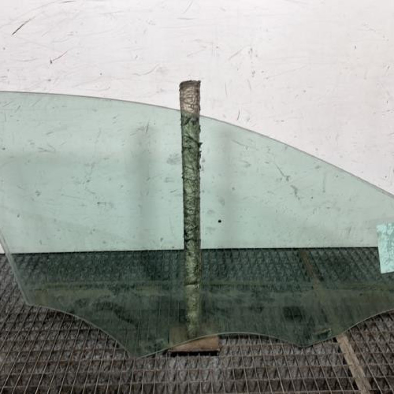 Vitre avant gauche MERCEDES CLASSE A 176 Photo n°4