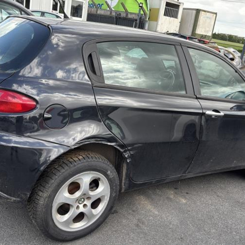 Feu arriere secondaire gauche (feux) ALFA ROMEO 147 Photo n°8