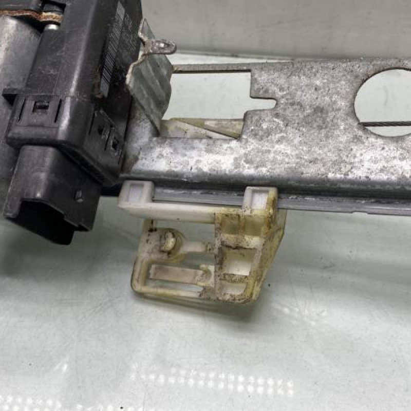 Leve vitre electrique arriere gauche RENAULT MEGANE 2 Photo n°3