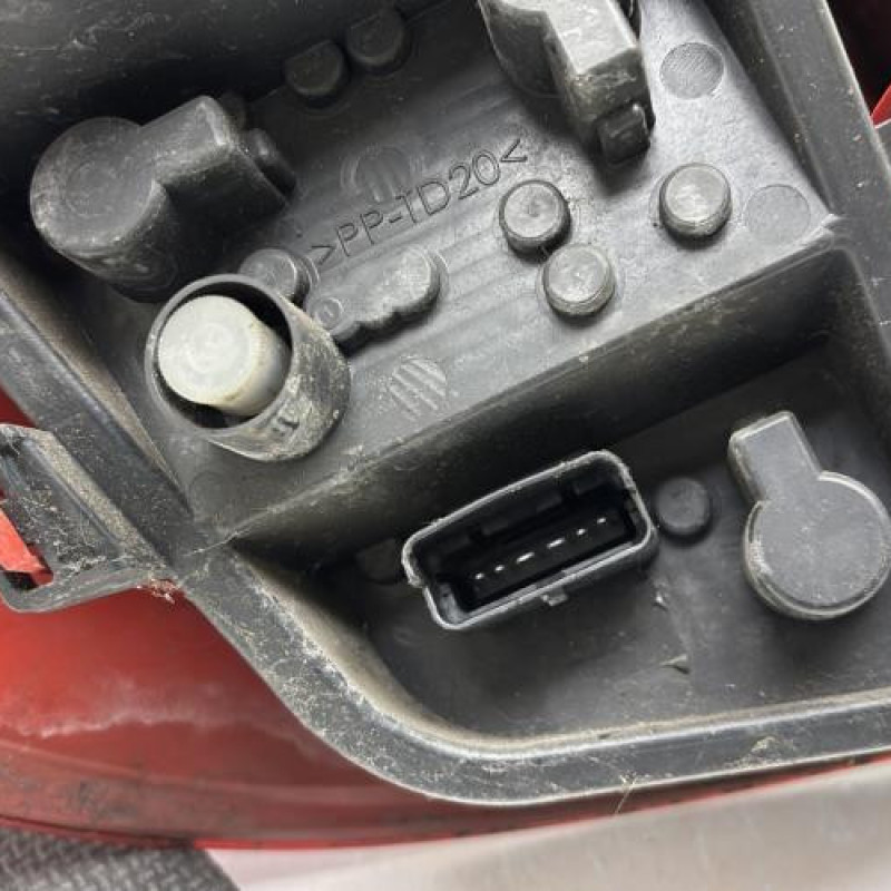 Feu arriere principal droit (feux) RENAULT CLIO 3 Photo n°6