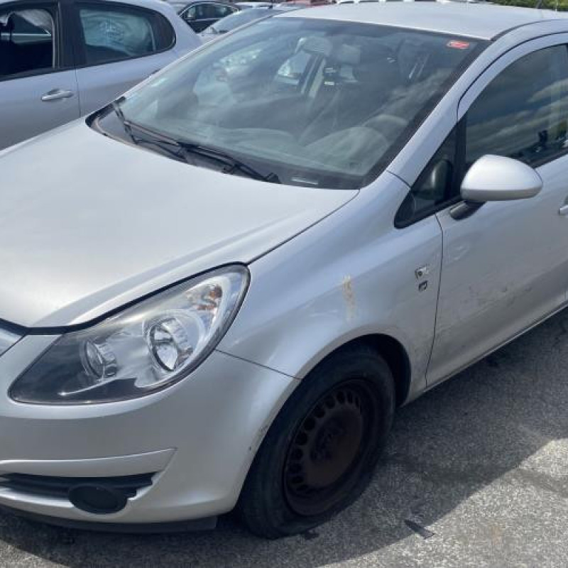 Feu arriere stop central OPEL CORSA D Photo n°19