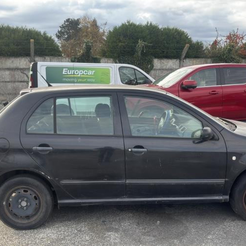Poignee porte avant droit SKODA FABIA 1 Photo n°10