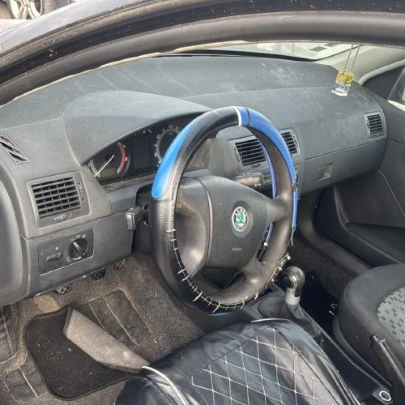 Poignee porte avant droit SKODA FABIA 1 Photo n°13