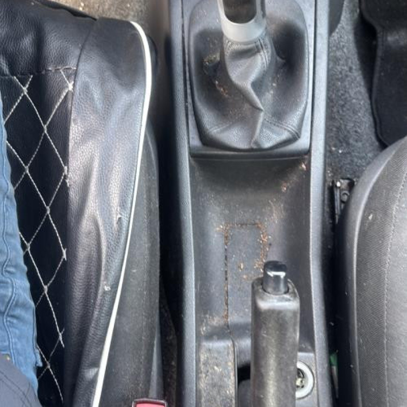 Poignee porte avant droit SKODA FABIA 1 Photo n°17