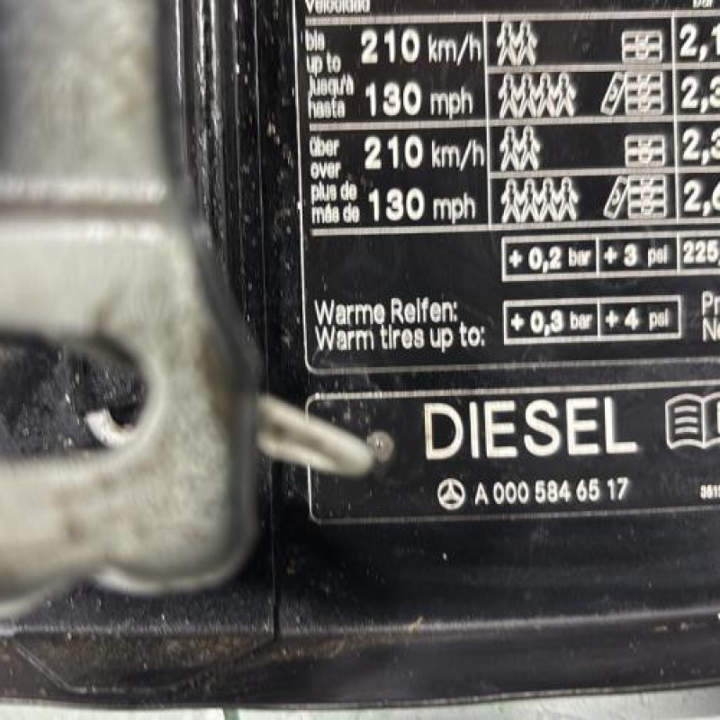 Trappe d'essence MERCEDES CLASSE CLK 209 Photo n°4