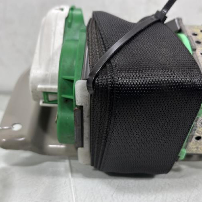 Pretensionneur de ceinture avant droit MERCEDES CLASSE CLK 209 Photo n°2