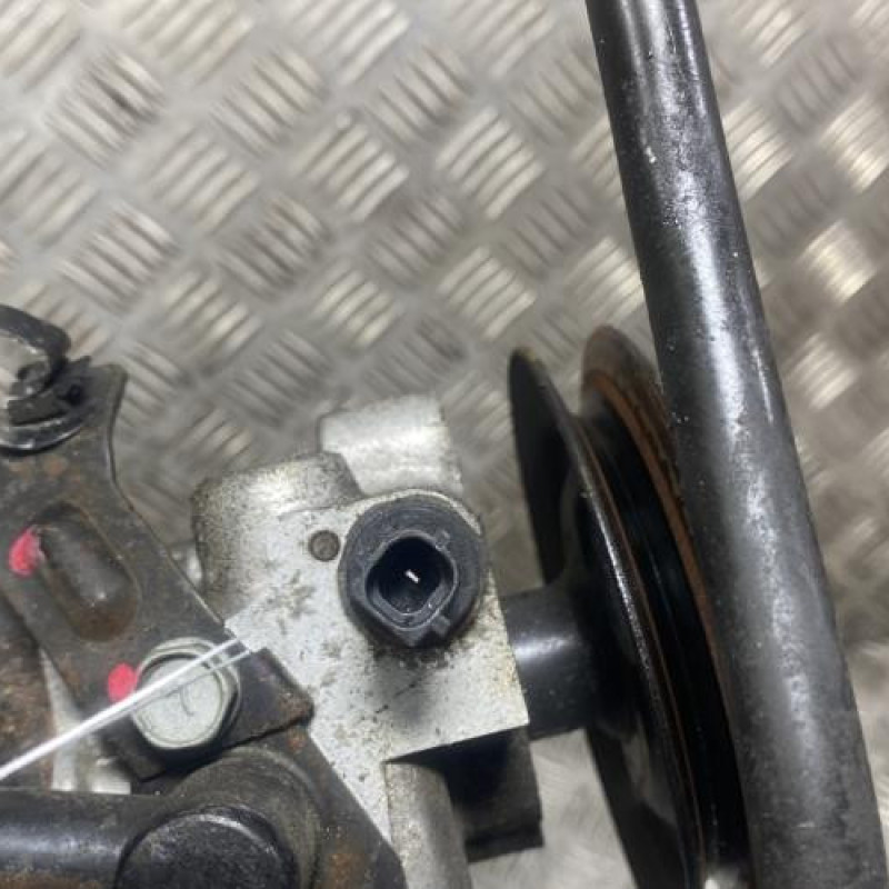 Pompe de direction KIA RIO 2 Photo n°4