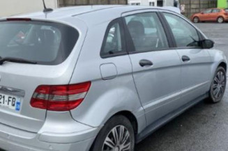 Poignee porte avant droit MERCEDES CLASSE B 245