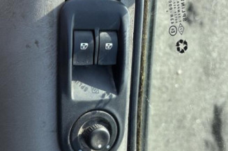 Serrure de porte laterale droite RENAULT TRAFIC 2