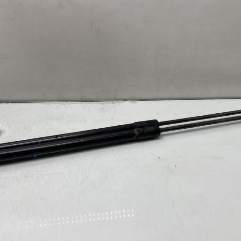 Verin de coffre AUDI A3 4 Photo n°1