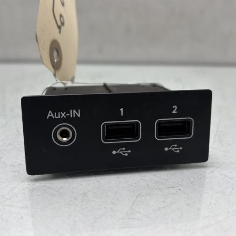 Prise port USB RENAULT CLIO 5 Photo n°1