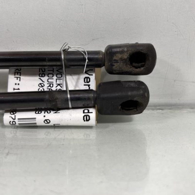 Verin de coffre VOLKSWAGEN TOURAN 3 Photo n°2