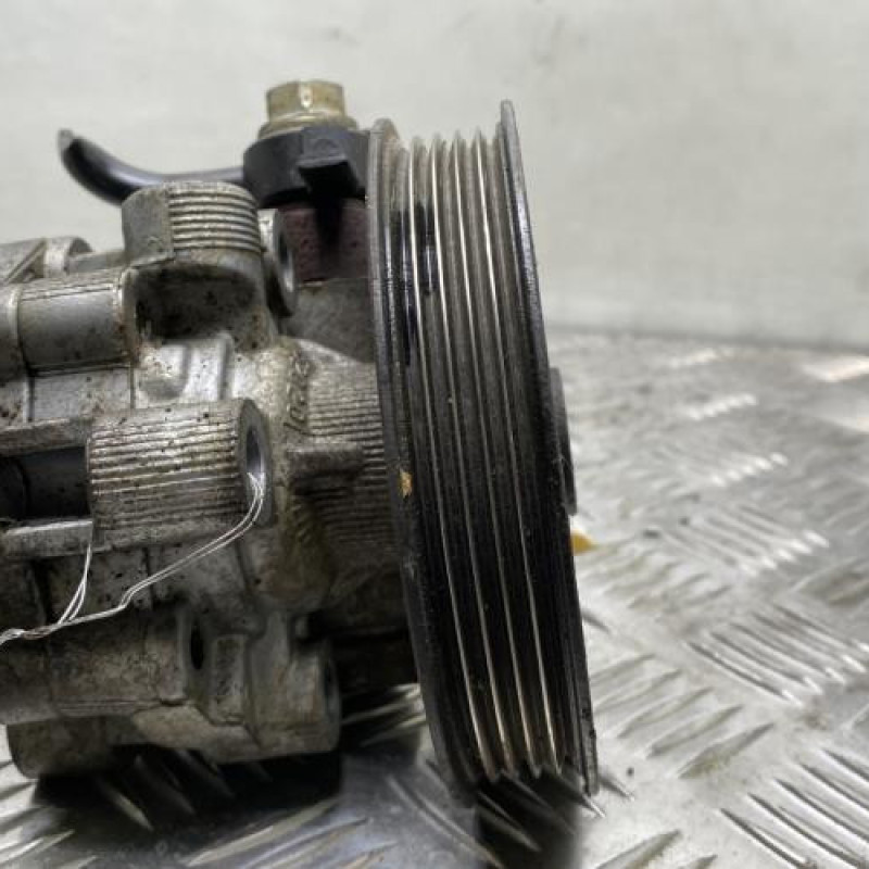 Pompe de direction TOYOTA RAV4 2 Photo n°2