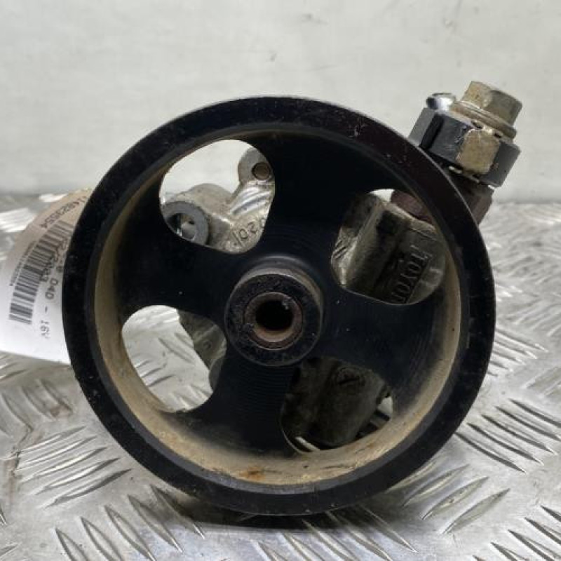 Pompe de direction TOYOTA RAV4 2 Photo n°3