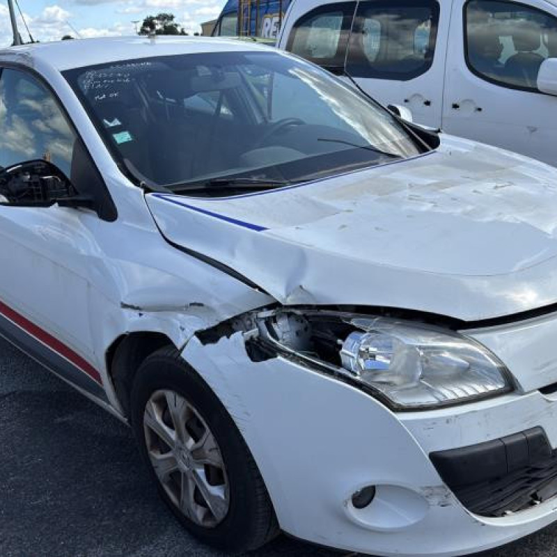 Porte fusible RENAULT MEGANE 3 Photo n°6