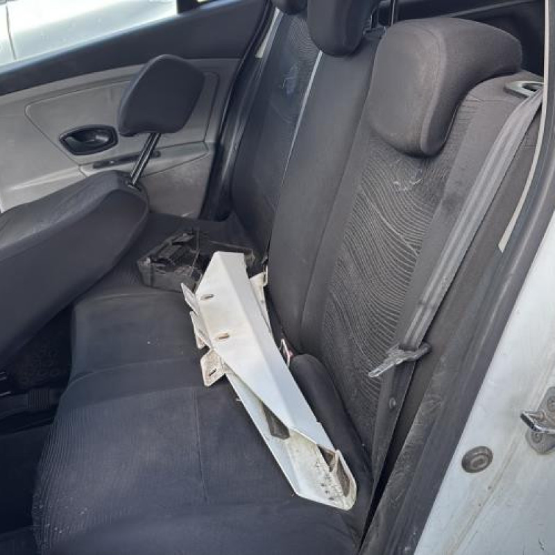 Porte fusible RENAULT MEGANE 3 Photo n°16