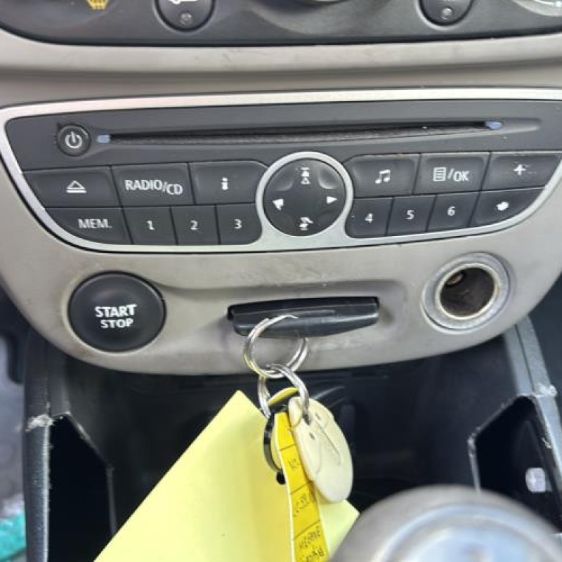 Porte fusible RENAULT MEGANE 3 Photo n°20