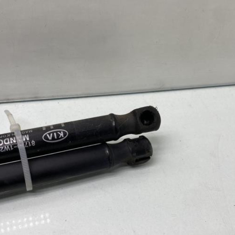 Verin de coffre KIA RIO 3 Photo n°4