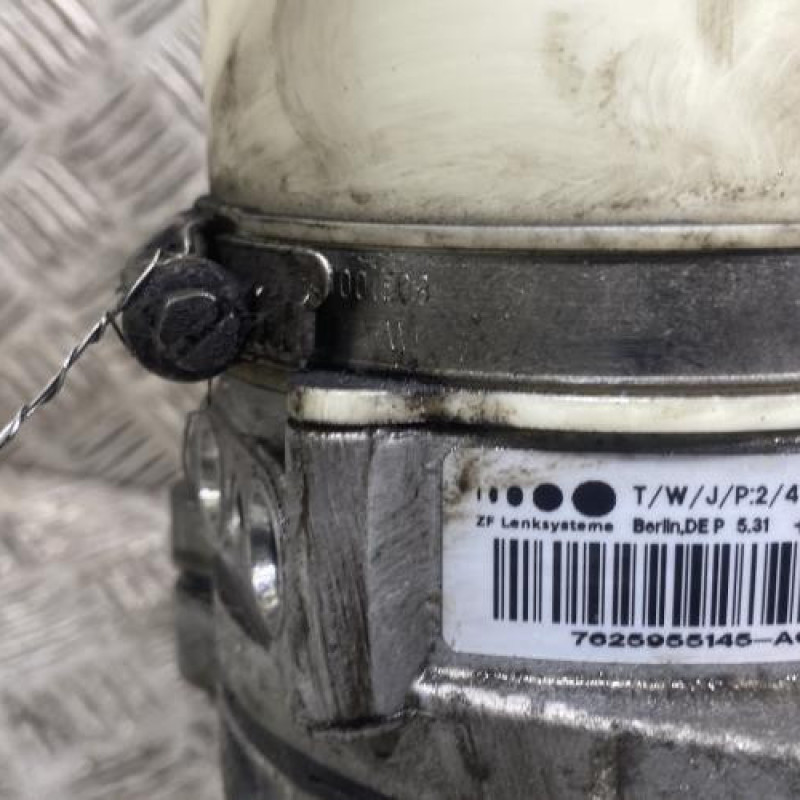 Pompe de direction OPEL ASTRA H Photo n°5