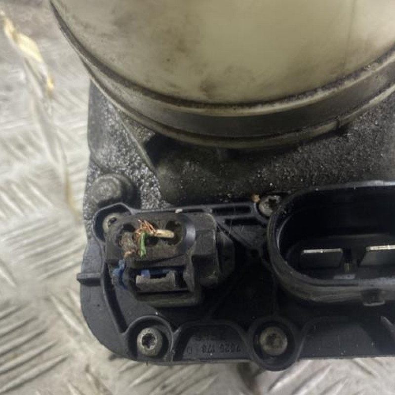 Pompe de direction OPEL ASTRA H Photo n°6