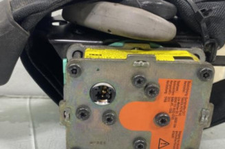 Pretensionneur de ceinture avant gauche TOYOTA YARIS 2