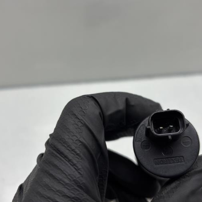 Pompe lave glace avant TOYOTA YARIS 1 Photo n°3