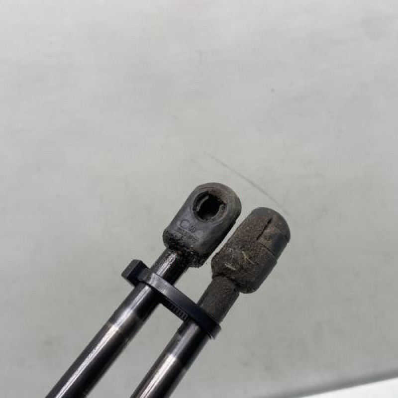 Verin de coffre MERCEDES VITO 639 Photo n°2