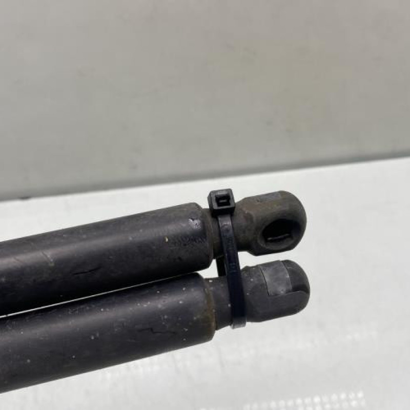 Verin de coffre MERCEDES VITO 639 Photo n°3