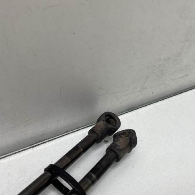 Verin de coffre TOYOTA AVENSIS 2 Photo n°4