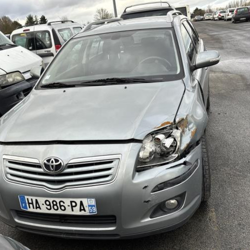 Verin de coffre TOYOTA AVENSIS 2 Photo n°13