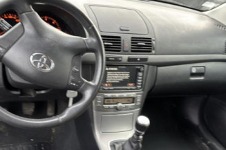 Verin de coffre TOYOTA AVENSIS 2