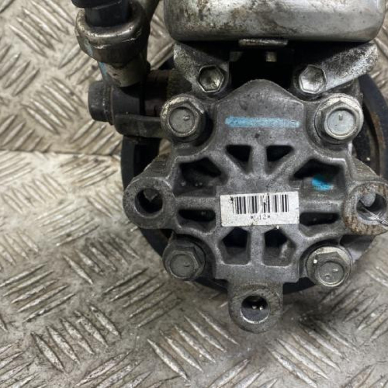 Pompe de direction TOYOTA AVENSIS 2 Photo n°2