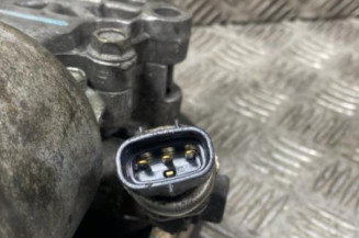 Pompe de direction TOYOTA AVENSIS 2