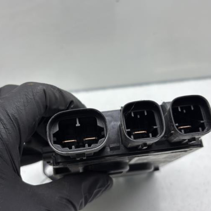 Porte fusible RENAULT MEGANE 3 Photo n°3