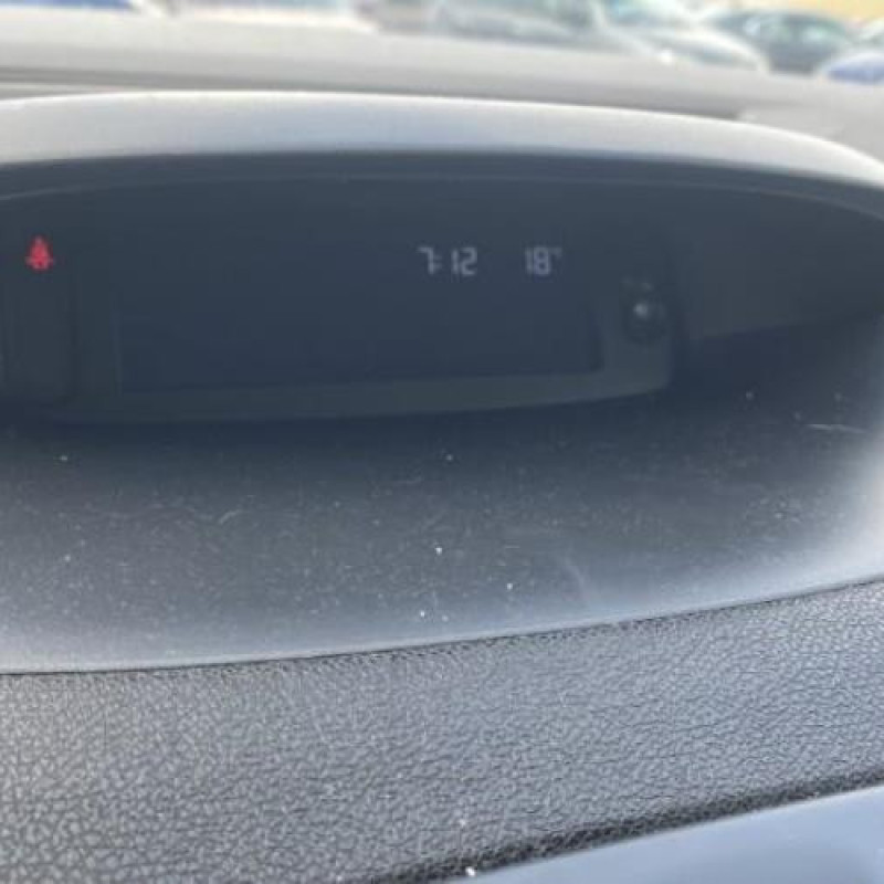 Porte fusible RENAULT MEGANE 3 Photo n°9