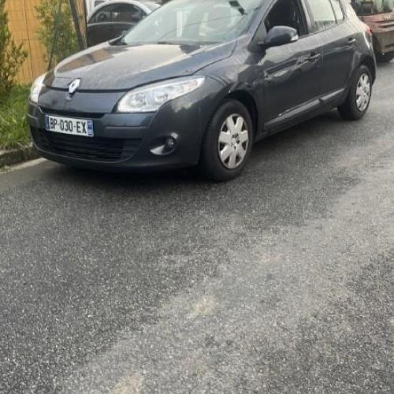 Porte fusible RENAULT MEGANE 3 Photo n°19