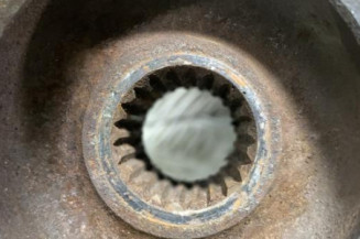 Pivot de moyeu avant gauche PEUGEOT 208 1