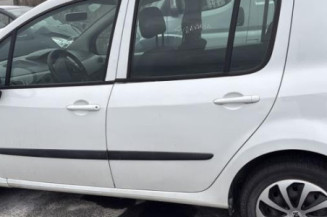 Attache ceinture avant gauche RENAULT MODUS