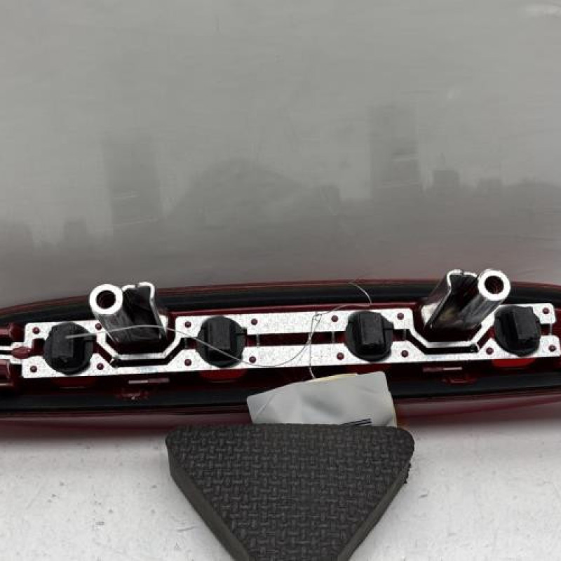 Feu arriere stop central PEUGEOT 208 1 Photo n°3