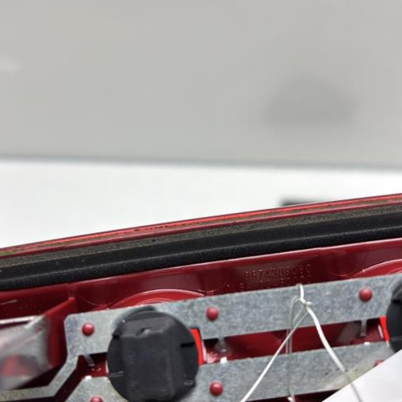 Feu arriere stop central PEUGEOT 208 1 Photo n°6