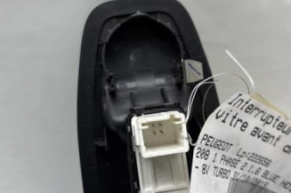 Interrupteur de leve vitre avant droit PEUGEOT 208 1